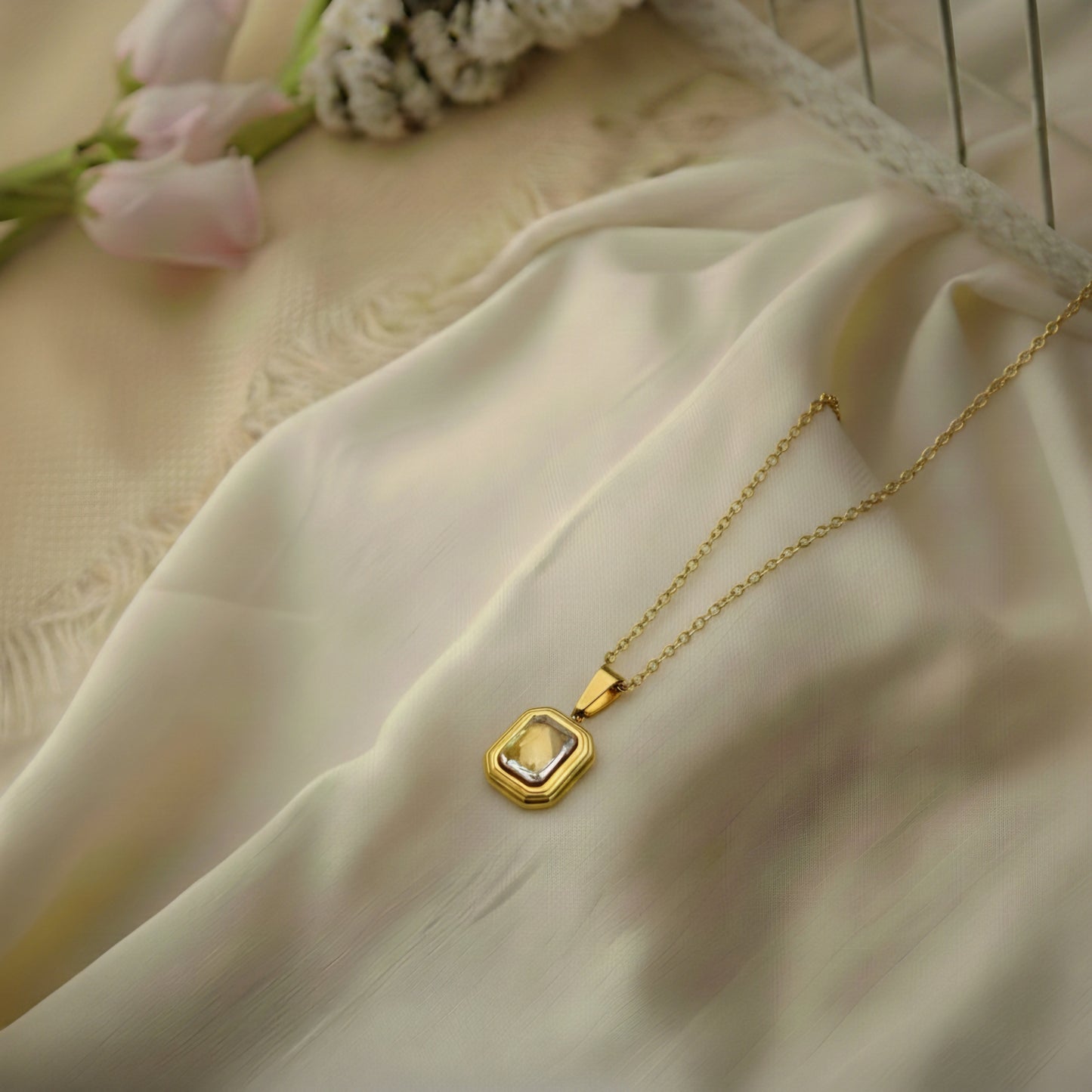 Gold Emrald Square Necklace